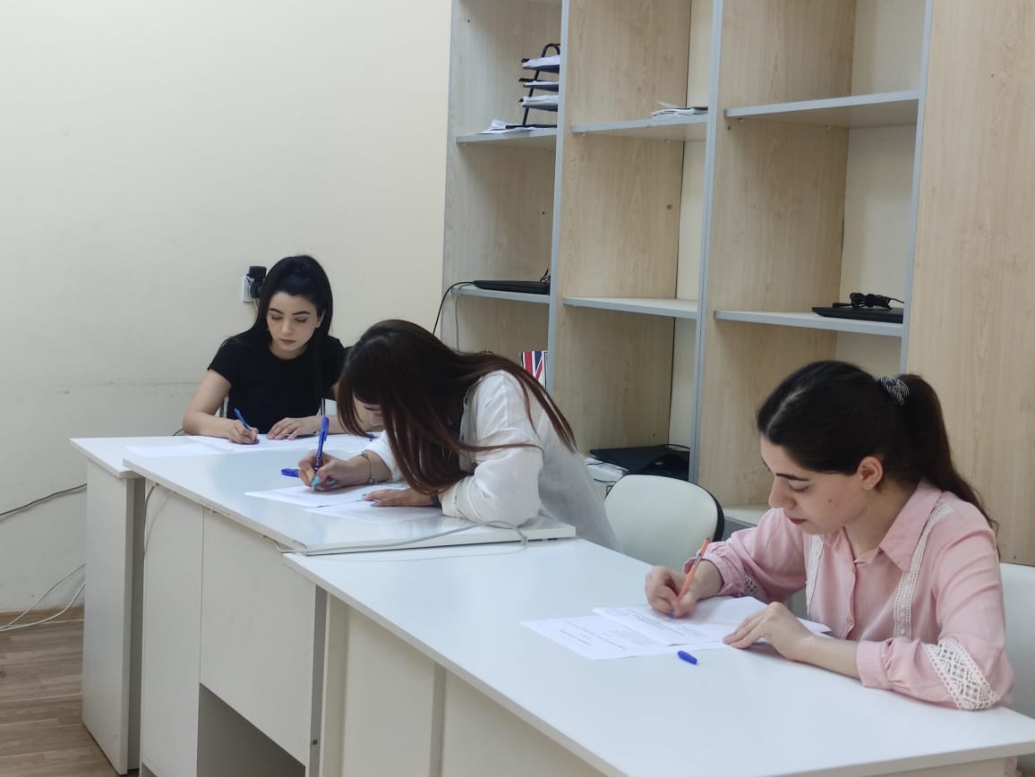 В Институте почвоведения и агрохимии  Министерство науки и образования Азербайджанской Республики  продолжается летняя экзаменационная сессия магистирантов