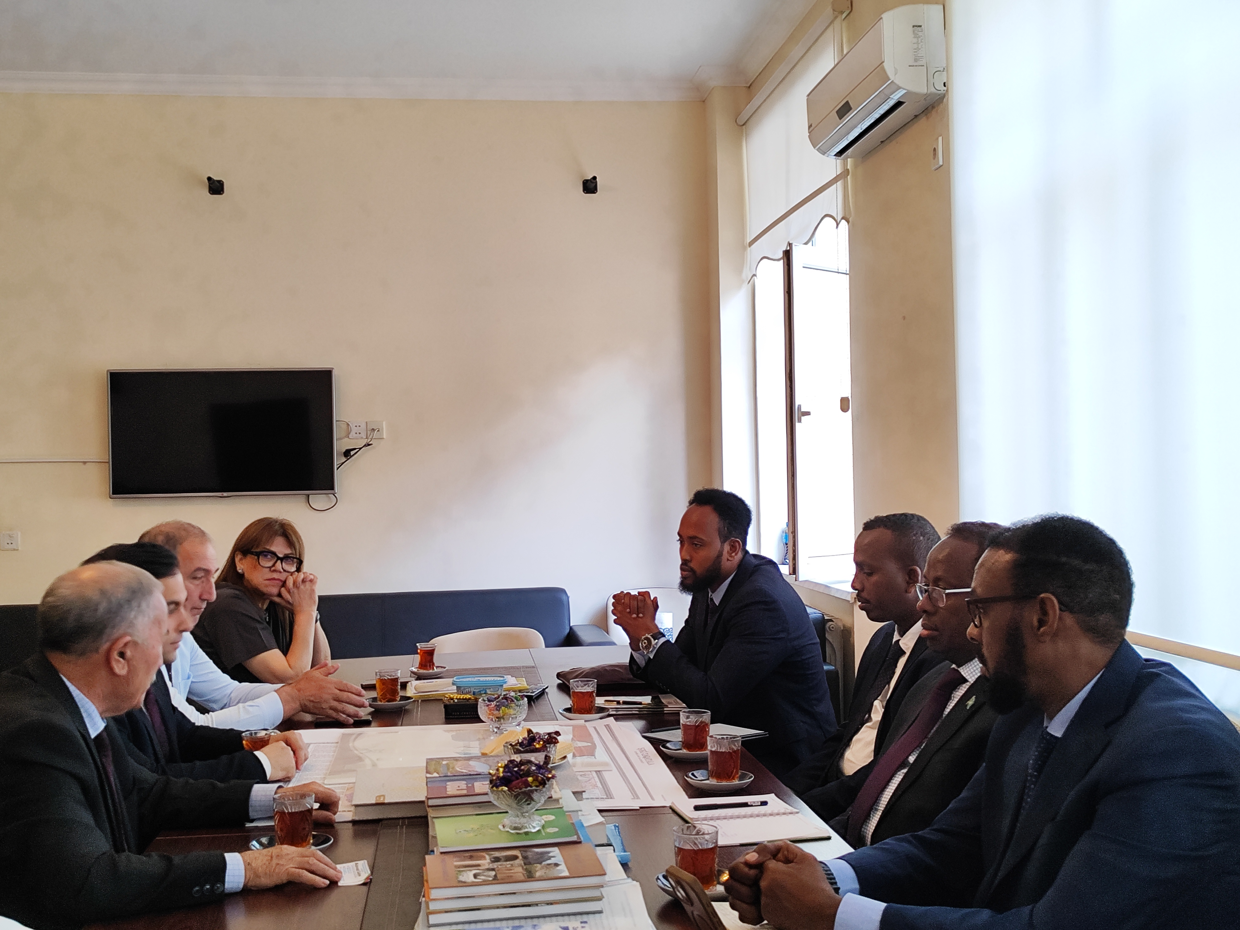 Somali Kənd Təsərrüfatı Tənzimləmə və Yoxlama Xidmətinin nümayəndələri ilə  Torpaqşünaslıq və Aqrokimya İnstitutunda görüş keçirilib