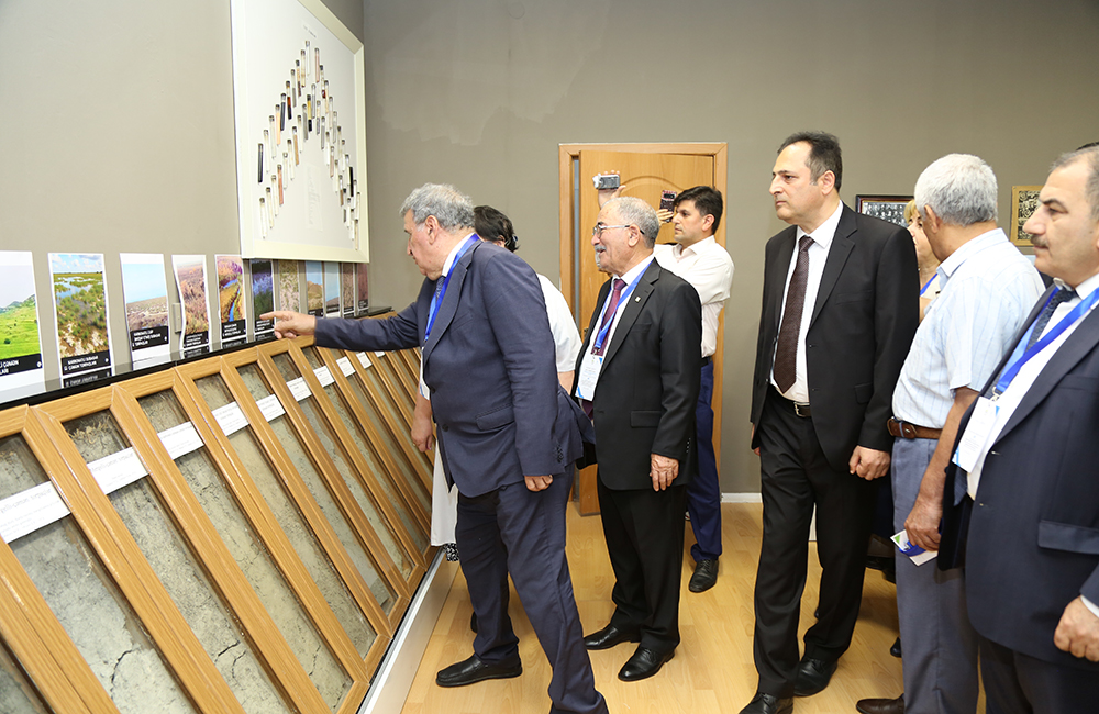 Şərqi Zəngəzur və Qarabağın torpaq və su resursları müzakirə olundu – Torpaqşünaslıq və Aqrokimya İnstitutunda elmi-praktiki konfrans keçirilib
