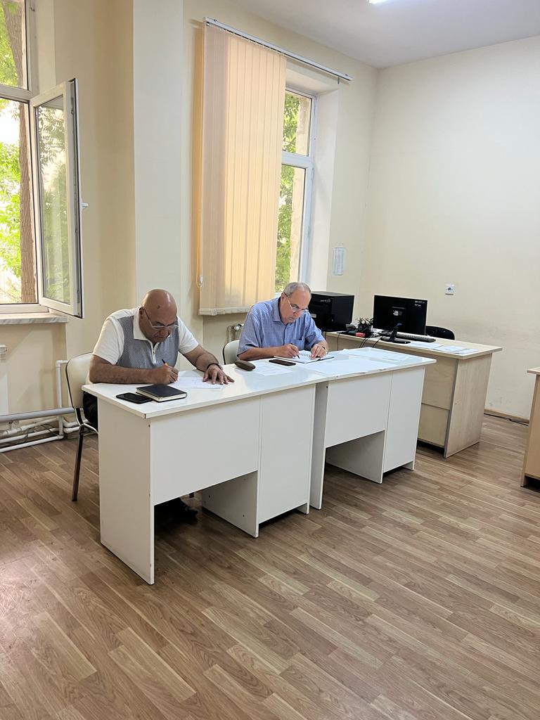 В Институте почвоведения и агрохимии Министерство науки и образования Азербайджанской Республики продолжается летняя экзаменационная сессия магистирантов