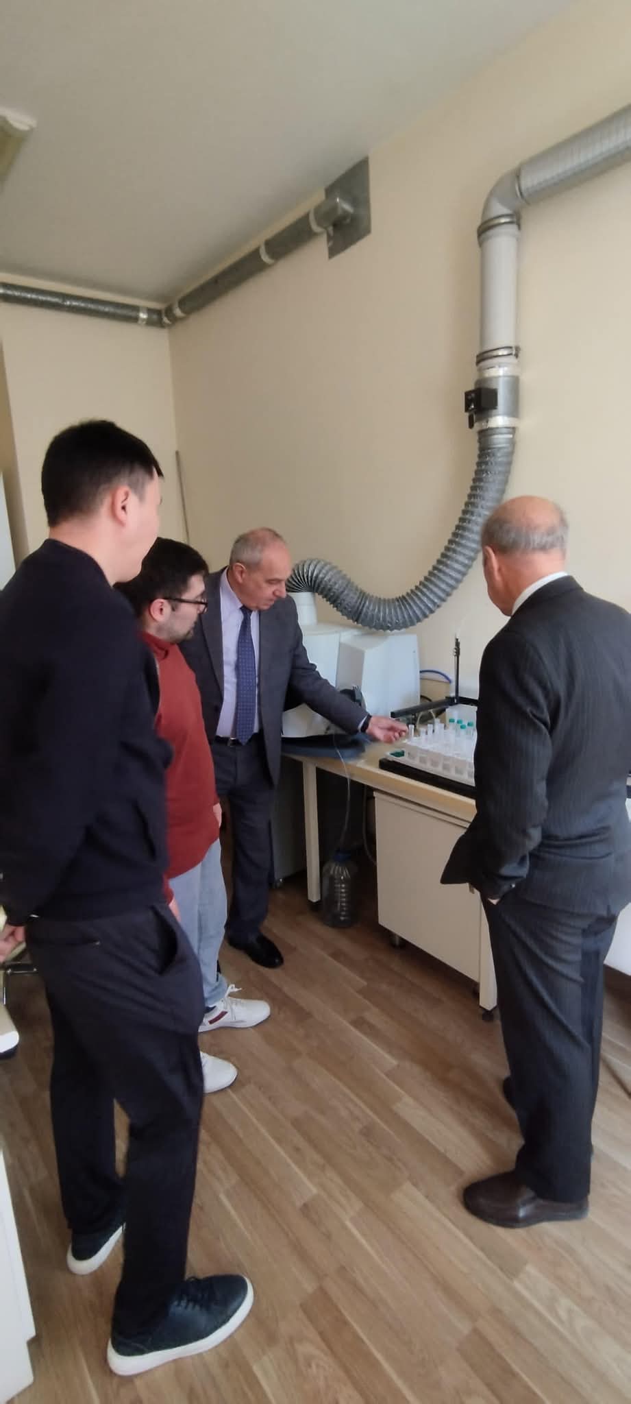 Qazaxıstanlı doktorant Azərbaycanda elmi təcrübəsini uğurla başa vurub