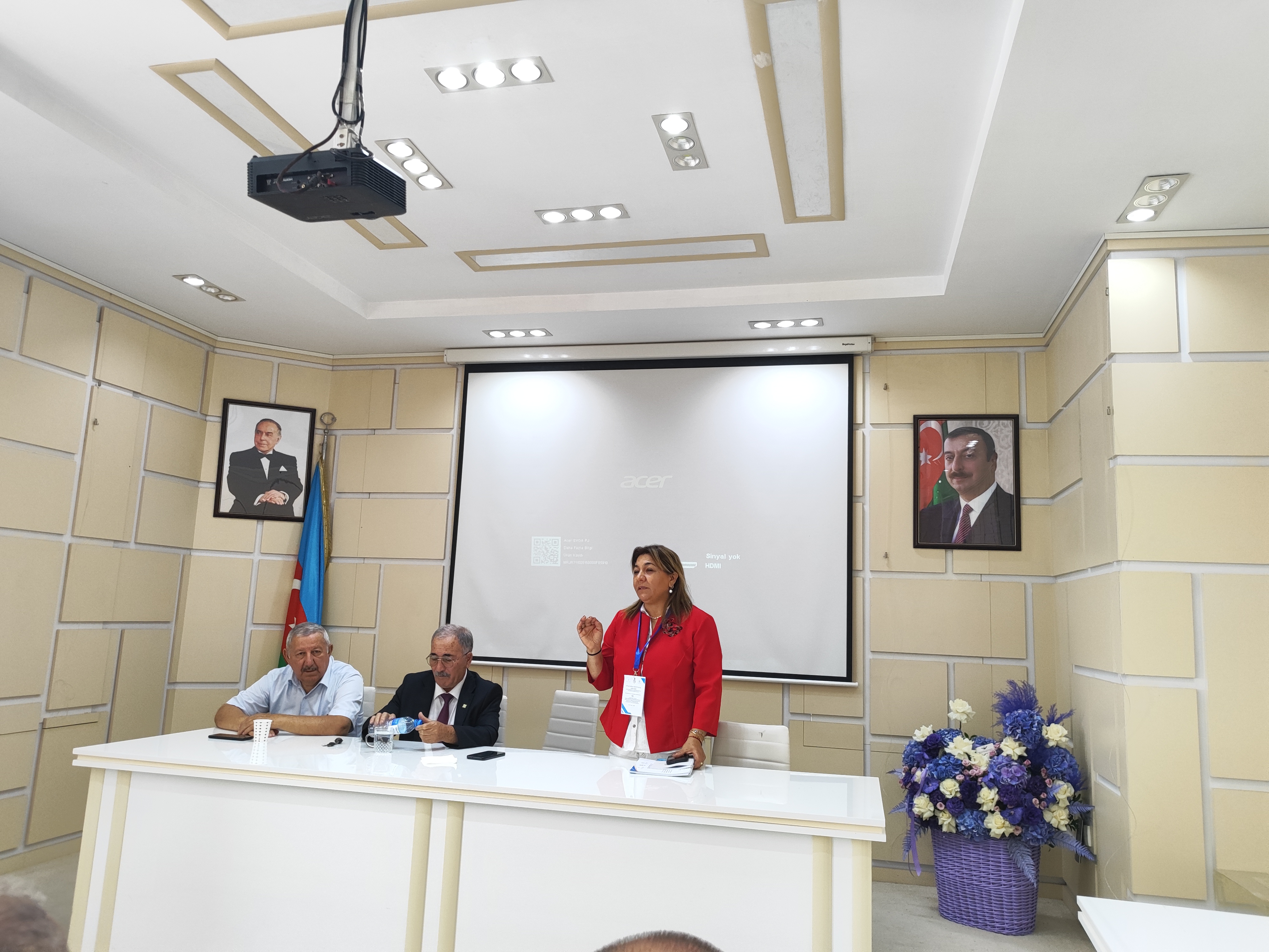 Şərqi Zəngəzur və Qarabağ iqtisadi rayonlarının torpaq və su resurslarına dair elmi-praktiki konfrans davam edir